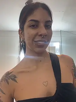 VioletaHills  online show from June 3, 12:19 pm