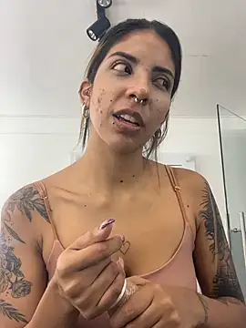 VioletaHills  online show from June 28, 12:33 pm