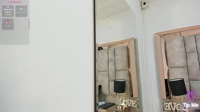 Snapshot of Titan_Moreno_ chatting on March 25, 12:00 pm Titan Moreno online show from March 25, 12:00 pm