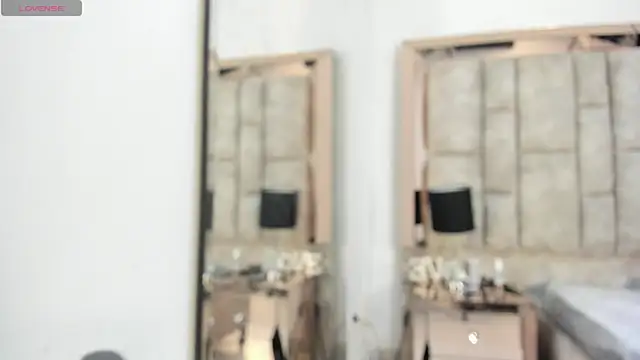 Snapshot of Titan_Moreno_ chatting on April 11, 12:09 pm Titan Moreno online show from April 11, 12:09 pm