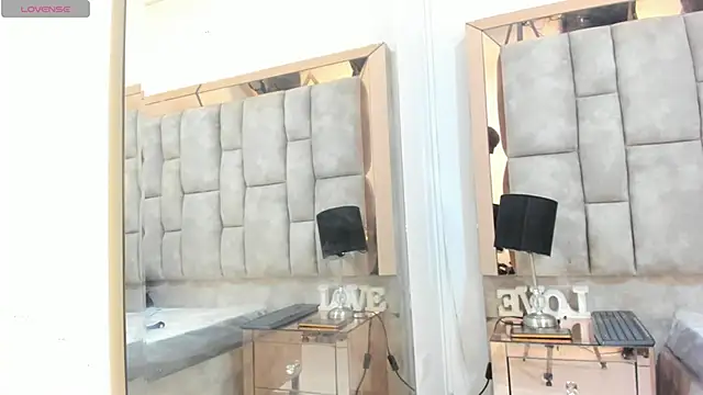 Snapshot of Titan_Moreno_ chatting on April 18, 1:37 pm Titan Moreno online show from April 18, 1:37 pm