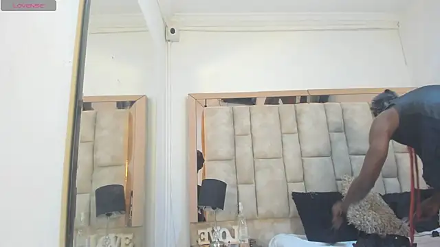 Snapshot of Titan_Moreno_ chatting on April 20, 12:30 pm Titan Moreno online show from April 20, 12:30 pm