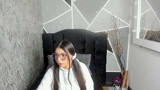 Snapshot of eilen_pink chatting on March 2, 12:45 pm eilen pink online show from March 2, 12:45 pm