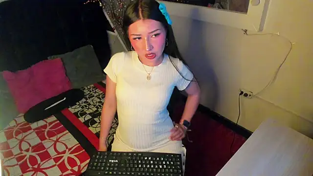 Snapshot of eilen_pink chatting on March 28, 12:27 pm eilen pink online show from March 28, 12:27 pm