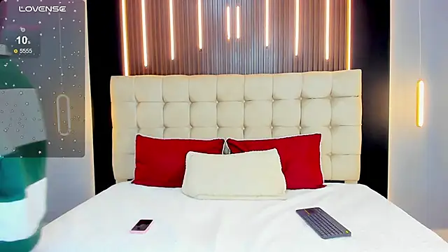 Snapshot of Zoee_cute_ chatting on March 5, 1:18 pm Zoee cute online show from March 5, 1:18 pm