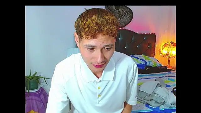 Snapshot of _Santi2 chatting on March 18, 3:20 am Santi2 online show from March 18, 3:20 am