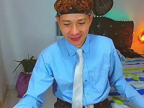 Snapshot of _Santi2 chatting on March 20, 3:22 am Santi2 online show from March 20, 3:22 am