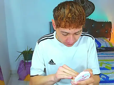 Snapshot of _Santi2 chatting on March 21, 2:49 am Santi2 online show from March 21, 2:49 am