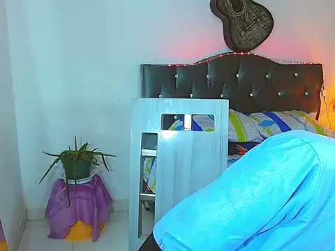 Snapshot of _Santi2 chatting on March 21, 8:19 am Santi2 online show from March 21, 8:19 am