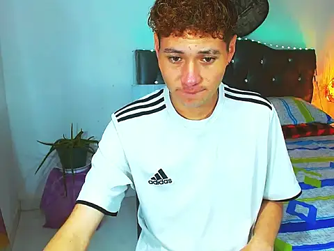 Snapshot of _Santi2 chatting on March 22, 2:48 am Santi2 online show from March 22, 2:48 am