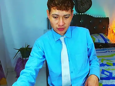 Snapshot of _Santi2 chatting on March 23, 12:58 am Santi2 online show from March 23, 12:58 am