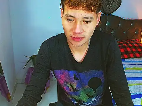 Snapshot of _Santi2 chatting on March 24, 1:54 am Santi2 online show from March 24, 1:54 am