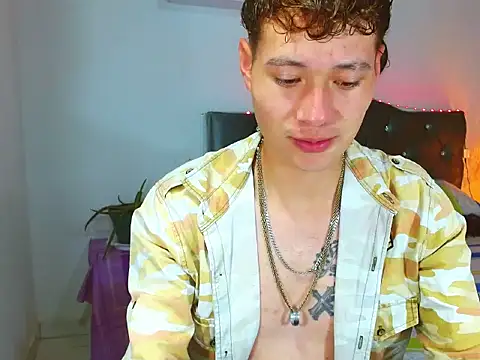 Snapshot of _Santi2 chatting on March 26, 7:19 pm Santi2 online show from March 26, 7:19 pm