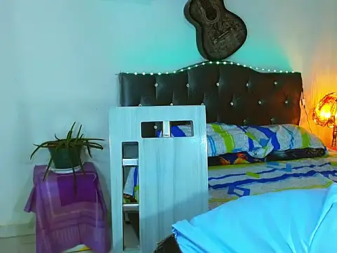 Snapshot of _Santi2 chatting on March 27, 7:25 am Santi2 online show from March 27, 7:25 am