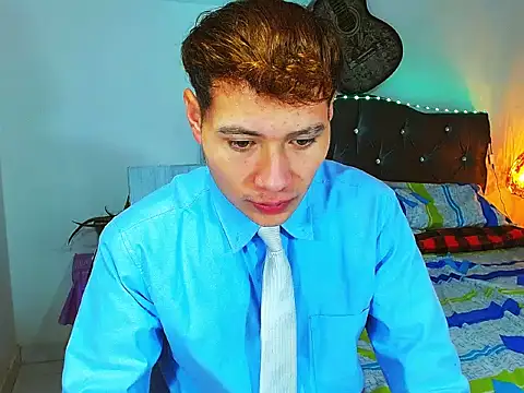 Snapshot of _Santi2 chatting on March 27, 8:30 pm Santi2 online show from March 27, 8:30 pm