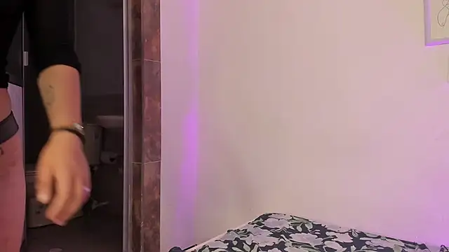 Snapshot of Charlotte_Melody chatting on March 4, 11:49 am Charlotte Melody online show from March 4, 11:49 am