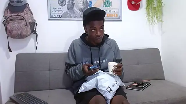 Snapshot of charles_king chatting on March 22, 4:32 pm charles king online show from March 22, 4:32 pm