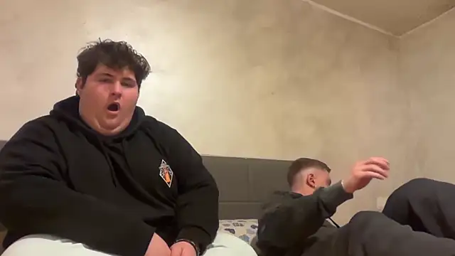 Snapshot of coppiachaserchubby chatting on March 26, 1:38 pm coppiachaserchubby online show from March 26, 1:38 pm