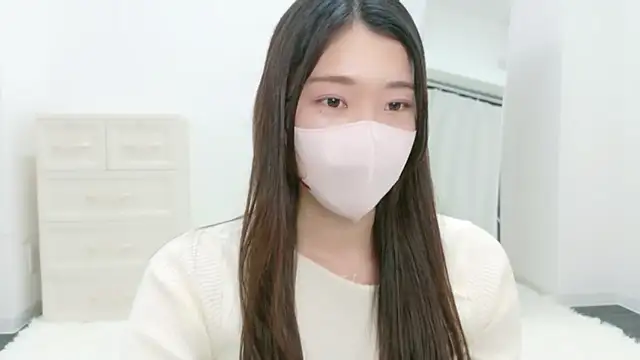 Snapshot of namaikachan_v chatting on March 17, 12:19 pm namaikachan v online show from March 17, 12:19 pm