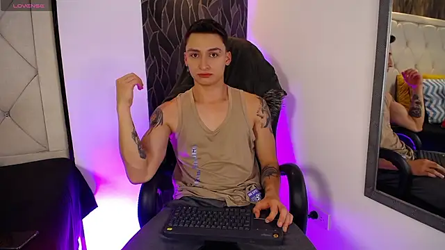 Snapshot of DIEGO_JONES chatting on March 8, 1:15 pm DIEGO JONES online show from March 8, 1:15 pm