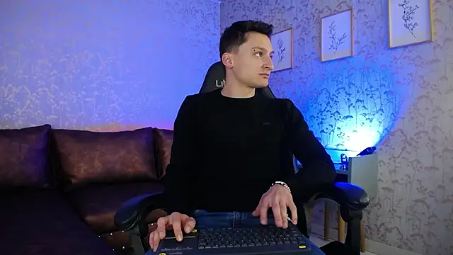 Snapshot of DIEGO_JONES chatting on March 19, 1:26 pm DIEGO JONES online show from March 19, 1:26 pm