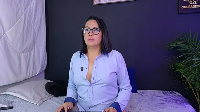 Snapshot of Valeriaa_cruz chatting on May 1, 12:26 am Valeriaa cruz online show from May 1, 12:26 am