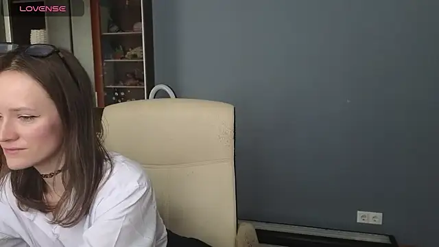 Snapshot of Tender_Swan chatting on March 18, 9:23 am Tender Swan online show from March 18, 9:23 am