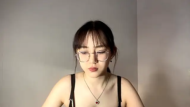 Snapshot of SolvedGlobe chatting on March 9, 1:04 pm SolvedGlobe online show from March 9, 1:04 pm