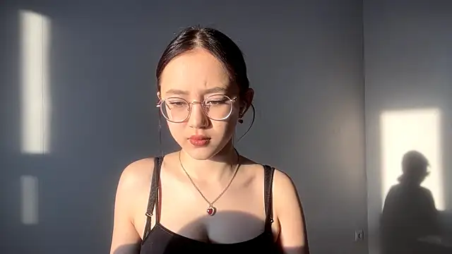 Snapshot of SolvedGlobe chatting on March 10, 1:05 pm SolvedGlobe online show from March 10, 1:05 pm