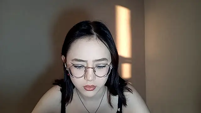 Snapshot of SolvedGlobe chatting on March 13, 2:12 pm SolvedGlobe online show from March 13, 2:12 pm