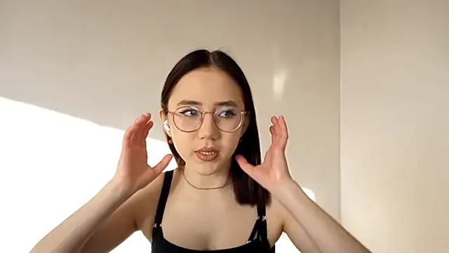 Snapshot of SolvedGlobe chatting on March 14, 1:05 pm SolvedGlobe online show from March 14, 1:05 pm