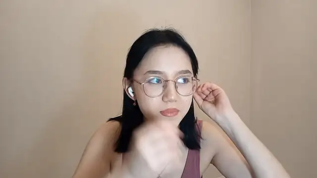 Snapshot of SolvedGlobe chatting on March 24, 2:11 pm SolvedGlobe online show from March 24, 2:11 pm