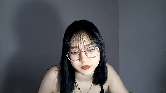 Snapshot of SolvedGlobe chatting on March 26, 2:11 pm SolvedGlobe online show from March 26, 2:11 pm