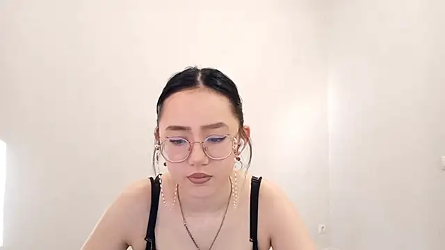 Snapshot of SolvedGlobe chatting on March 28, 1:11 pm SolvedGlobe online show from March 28, 1:11 pm