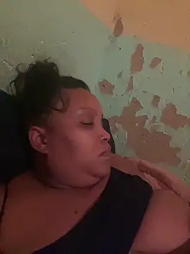 Snapshot of friendlybitch22 chatting on March 18, 6:33 pm friendlybitch22 online show from March 18, 6:33 pm