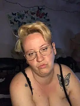 Snapshot of SofiaAmour chatting on April 15, 8:09 pm SofiaAmour online show from April 15, 8:09 pm