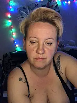 Snapshot of SofiaAmour chatting on April 19, 8:00 pm SofiaAmour online show from April 19, 8:00 pm