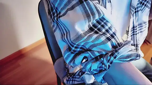 Snapshot of FEIYUS1 chatting on March 8, 2:21 pm FEIYUS1 online show from March 8, 2:21 pm