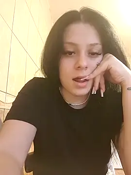 Snapshot of Thehoneyduo chatting on March 23, 6:17 am Thehoneyduo online show from March 23, 6:17 am