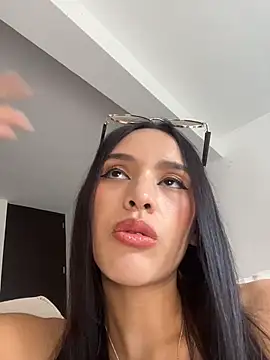 Snapshot of Mia-villalobos chatting on March 11, 2:01 pm Mia-villalobos online show from March 11, 2:01 pm