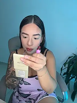 Snapshot of Lisabrown_23 chatting on March 7, 11:24 pm Lisabrown 23 online show from March 7, 11:24 pm