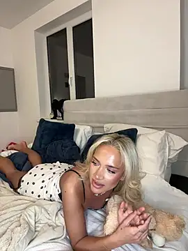 Snapshot of Naughtyblondex chatting on March 20, 11:09 pm Naughtyblondex online show from March 20, 11:09 pm