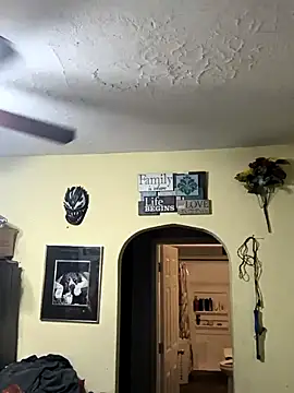 Snapshot of ultimateBWC chatting on March 4, 11:16 am ultimateBWC online show from March 4, 11:16 am