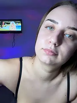 Snapshot of adellasweet chatting on March 18, 4:10 pm adellasweet online show from March 18, 4:10 pm