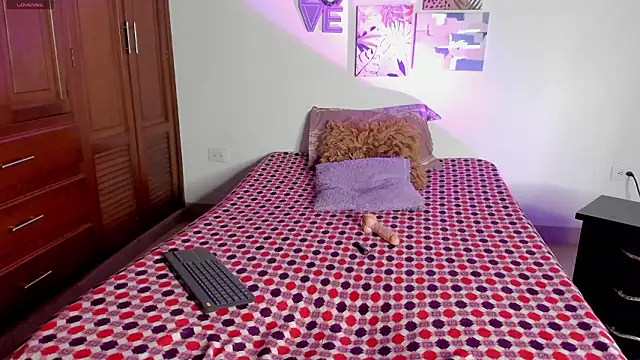 Snapshot of Aylah_beckman chatting on March 6, 11:06 am Aylah beckman online show from March 6, 11:06 am