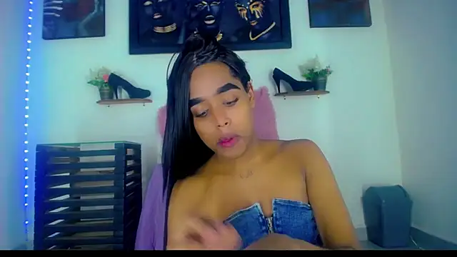 Snapshot of Nashla_D_- chatting on March 20, 5:45 am Nashla D - online show from March 20, 5:45 am