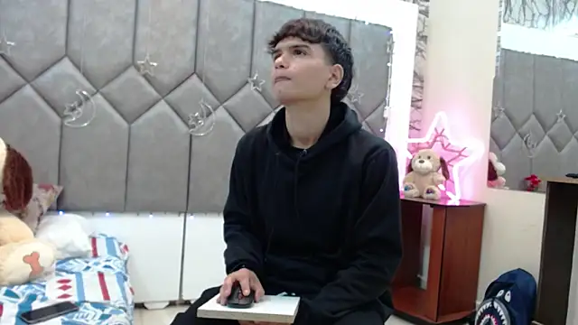 Snapshot of Steve_Hotman chatting on March 12, 12:00 pm Steve Hotman online show from March 12, 12:00 pm