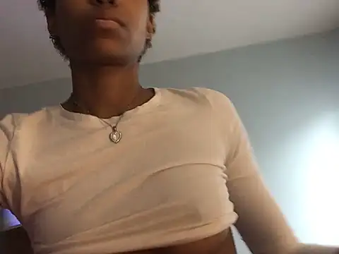 Snapshot of LunaBl00m chatting on March 9, 4:33 pm LunaBl00m online show from March 9, 4:33 pm