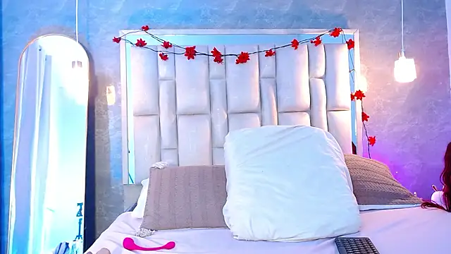 Snapshot of Bella-Sanders chatting on March 13, 12:12 pm Bella-Sanders online show from March 13, 12:12 pm