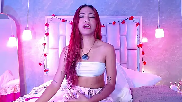 Snapshot of Bella-Sanders chatting on March 17, 12:08 pm Bella-Sanders online show from March 17, 12:08 pm